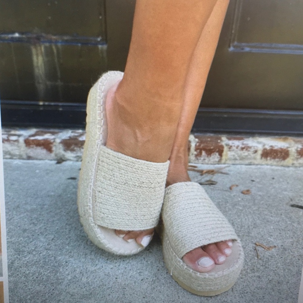 MATISSE-BEACH/“DELMAR”WOVEN PLATFORM SLIDE SANDALS IN” NATURAL”